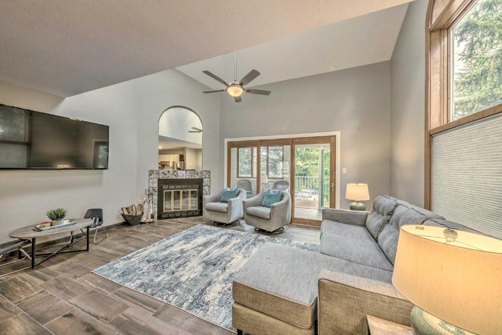 Dreamy, Family-Friendly Cloudcroft Townhome!